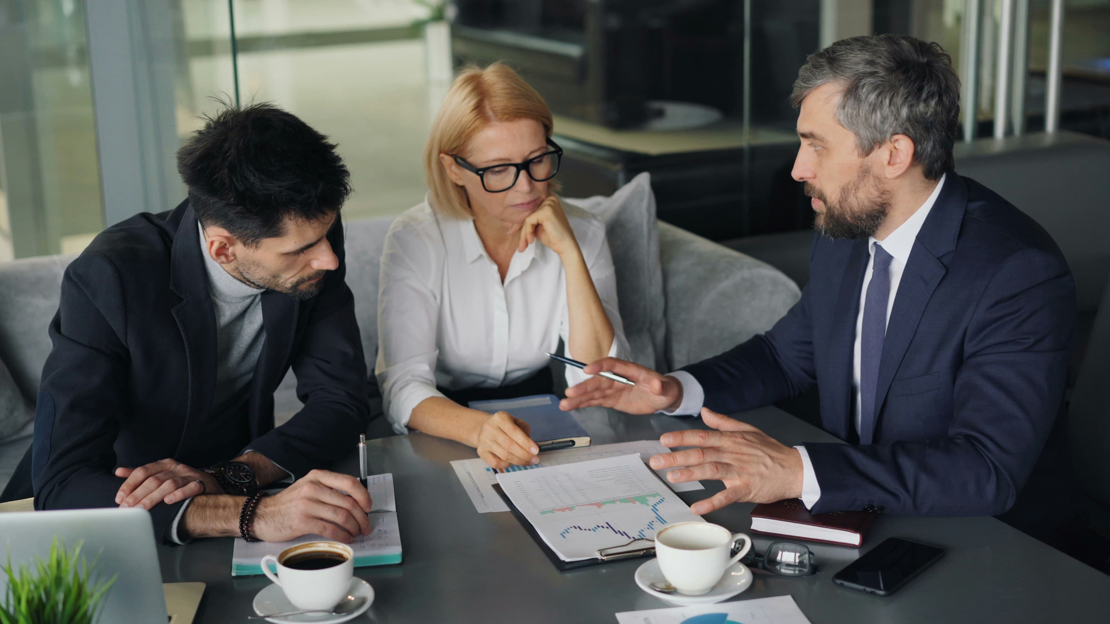 Unterlagen und Analyse als Kontext fuer CBAM-Compliance